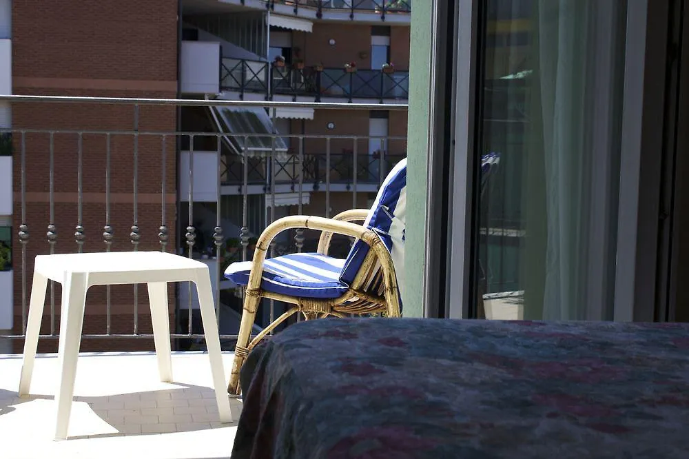 Hotel Residence Charles Rimini