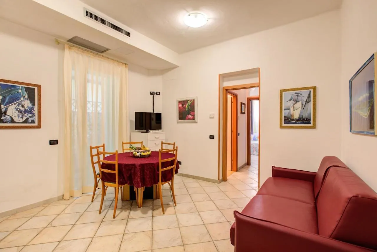 Hotel Residence Charles Rimini 3*,