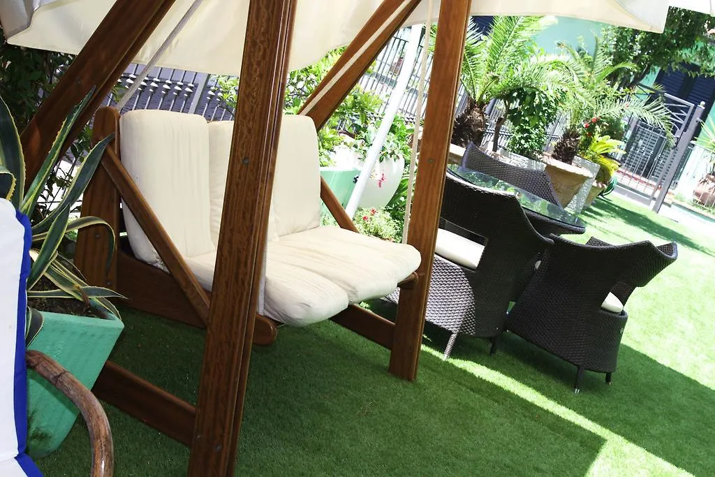 Hotel Residence Charles Rimini
